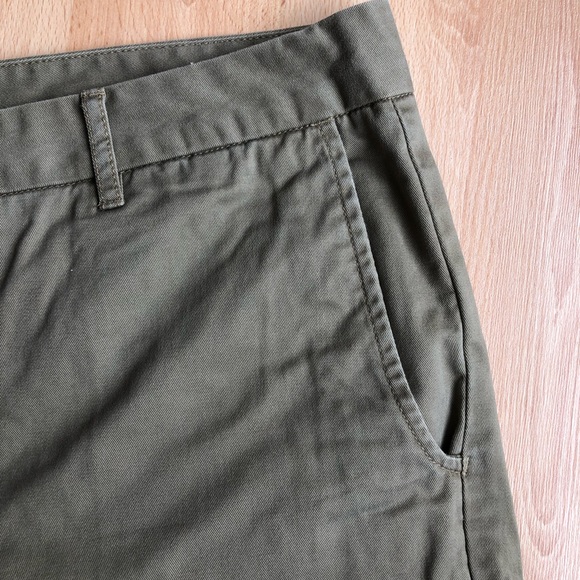 Globe Short - Picture 2 of 13